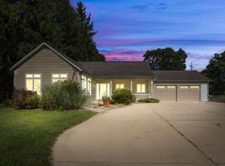 7660 S North Cape Rd, Franklin, WI 53132