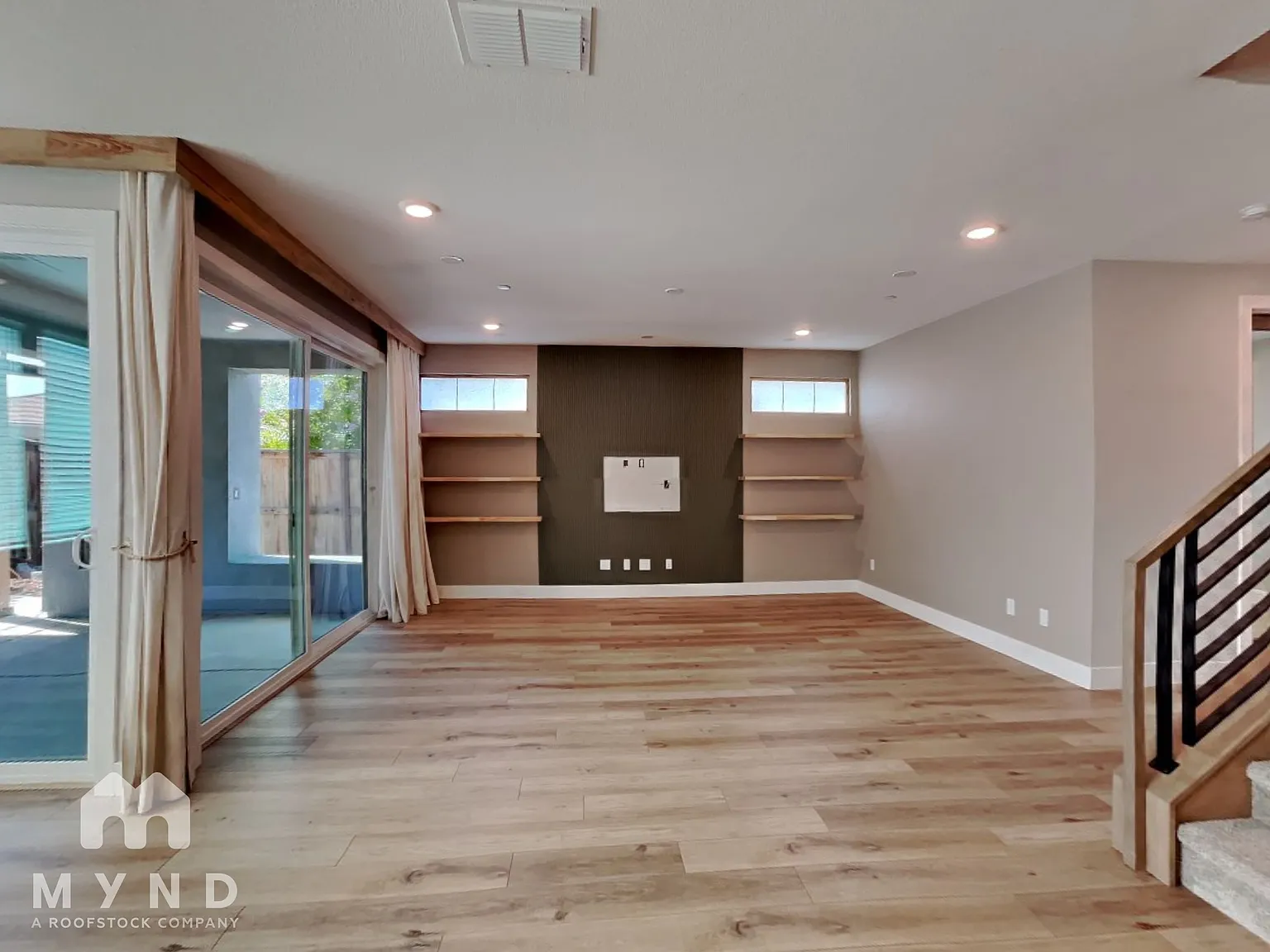 3 bed, 3.0 bath, 2700 sqft, $3,275 — Photo 2