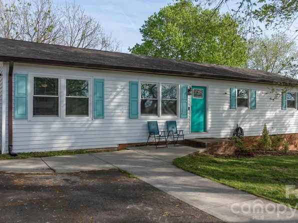 19 Claridge Ct, Newton, NC 28658