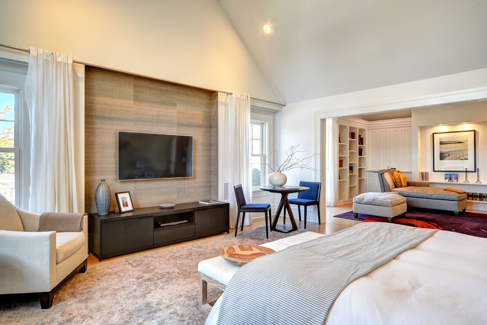 12 Baiting Hollow Rd, East Hampton, NY 11937 Out East