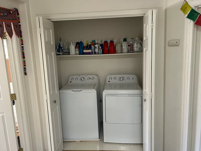 2874 Victoria Ave — Photo 10