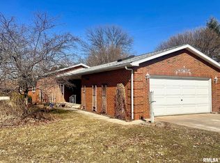 16A Eisenhower Dr, Jacksonville, IL 62650