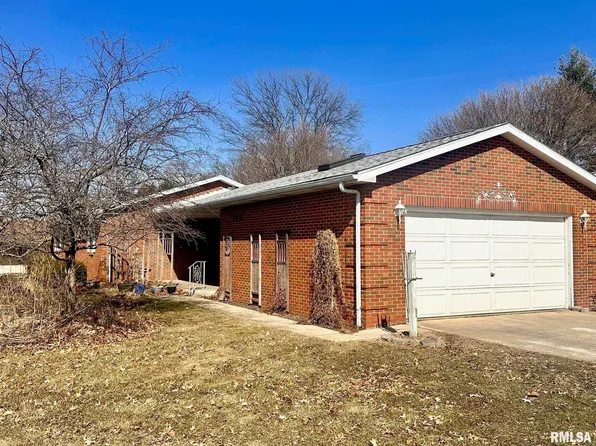 16A Eisenhower Dr, Jacksonville, IL 62650