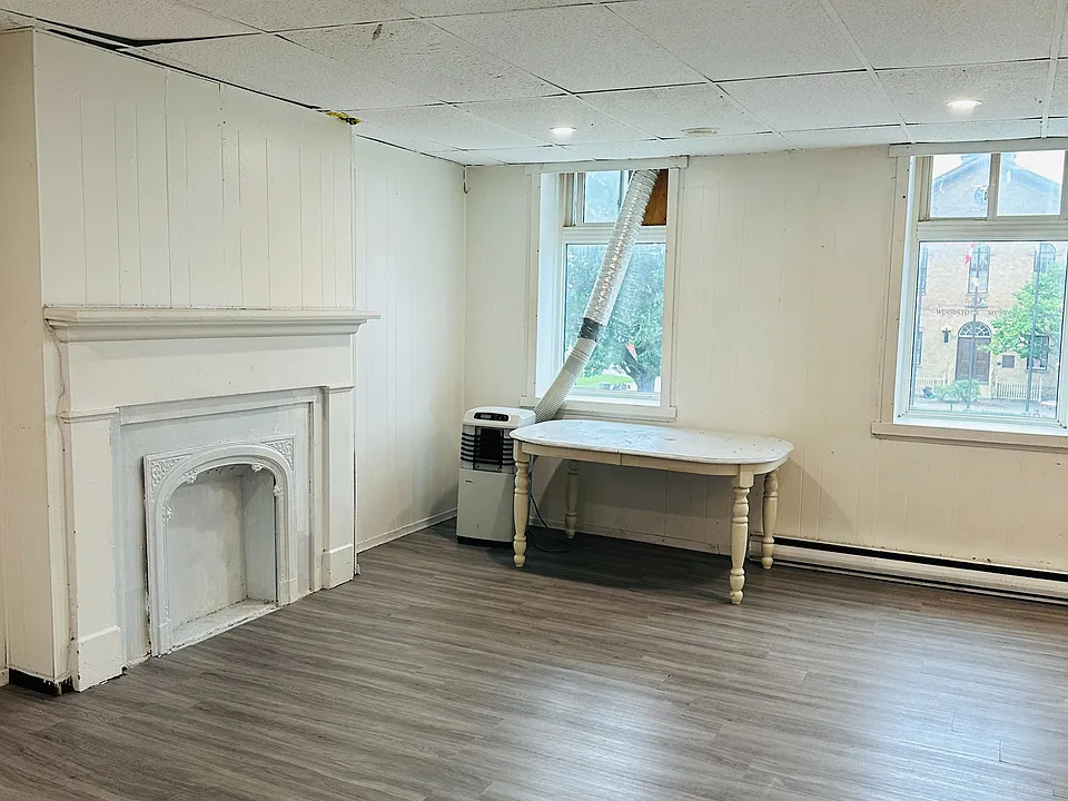 457 Dundas St #5