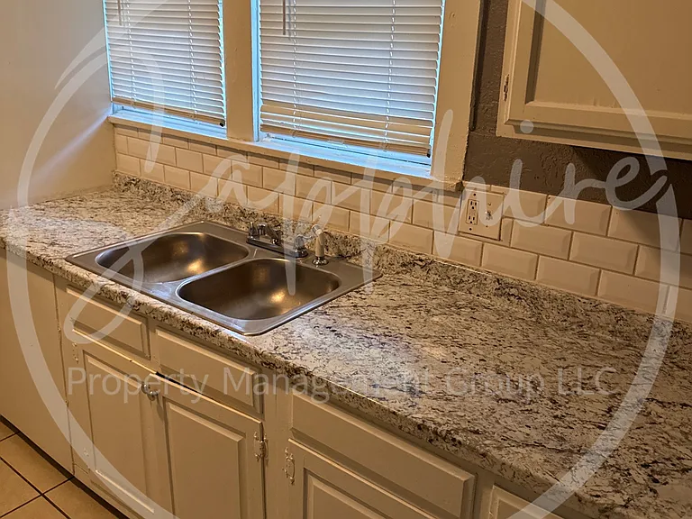 5505 Woodland Ave — Photo 5
