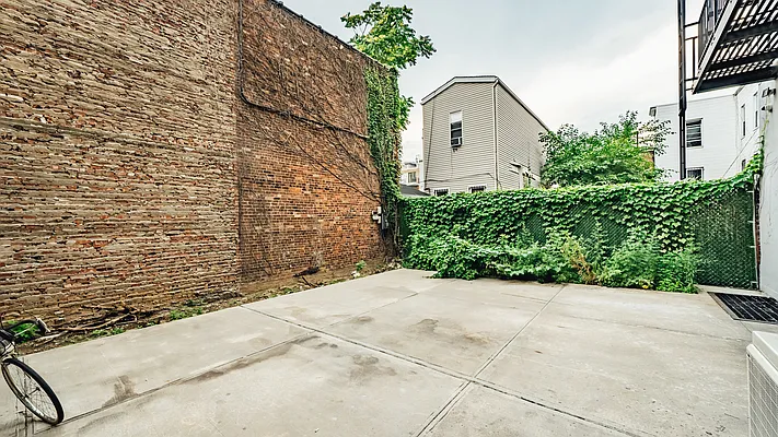 Rented by Nooklyn NYC LLC | media 25