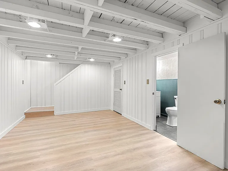 17 Scott Ave — Photo 23