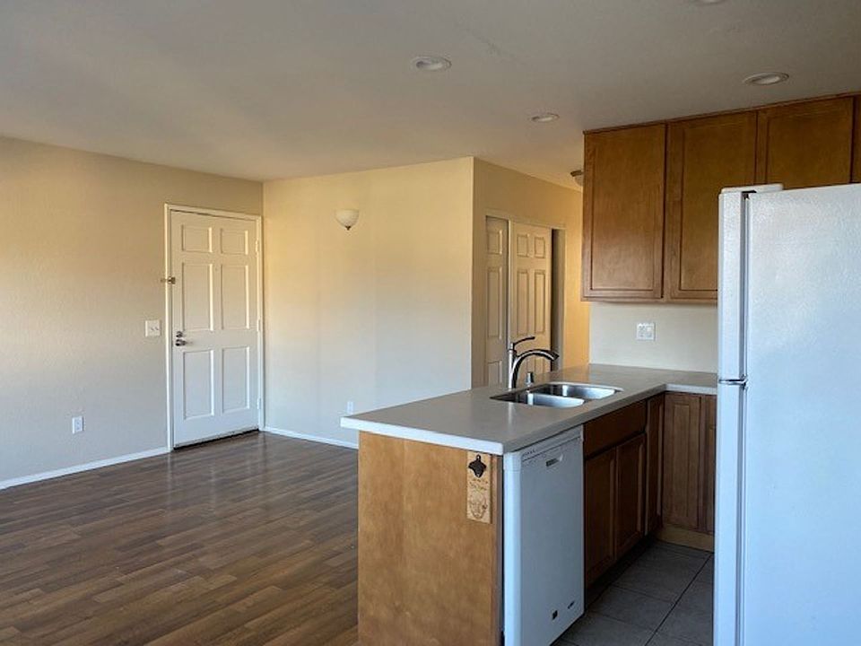 959 Vine St - Rent Control Apartments - Oceanside, CA | Zillow