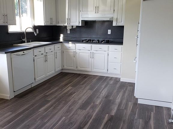 4th image of 3010 Aster St