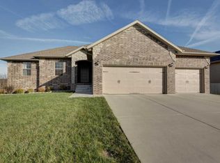 861 E Purple Martin St, Nixa, MO 65714