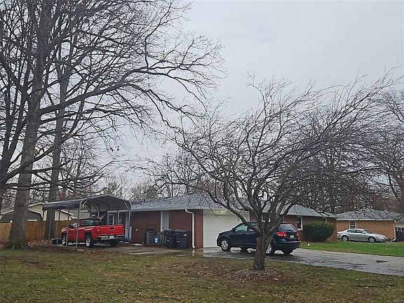 2nd image of 208 Cottonwood Dr