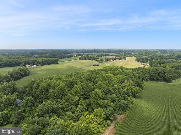 2nd image of 3321 Patuxent River Rd