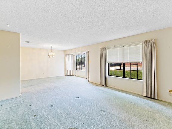 4th image of 229 Woodcrest Dr N