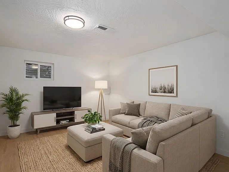 2025 E Battlefield Rd — Photo 12