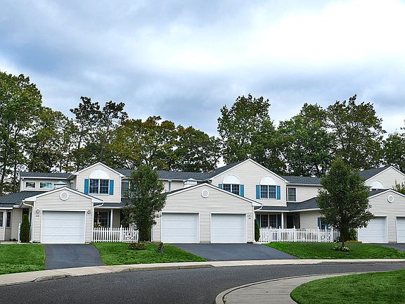 2nd image of 28 Cherrywood Circle #128