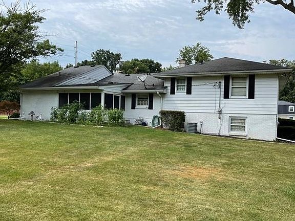 2nd image of 2431 Oakwood Dr