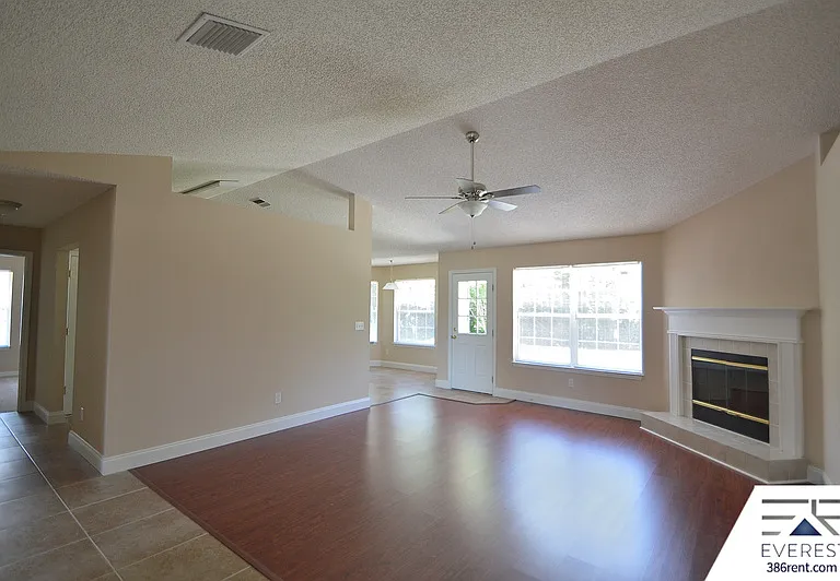 30 Lancelot Dr — Photo 5