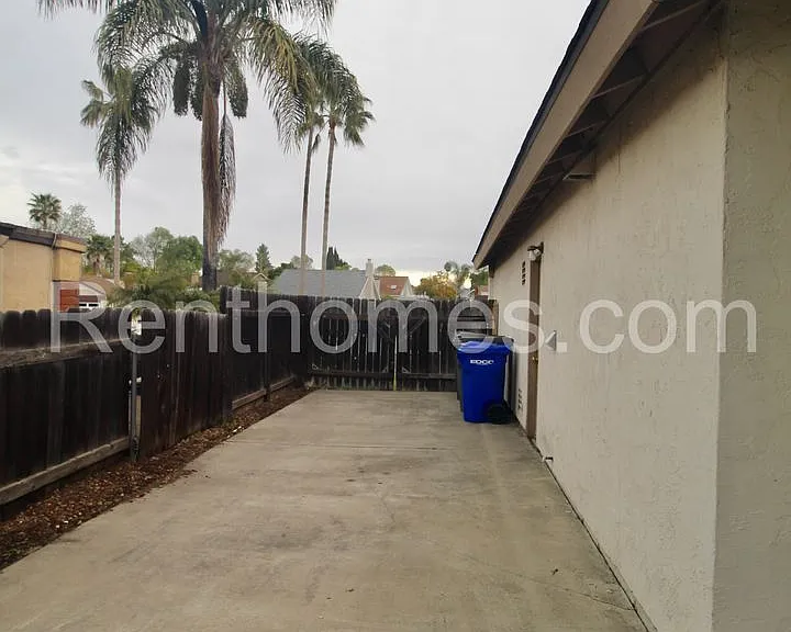 1553 Palomar Dr — Photo 30