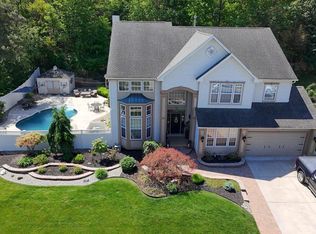 26 Raintree Dr, Sicklerville, NJ 08081
