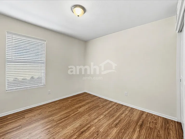 12554 W Holly St — Photo 15