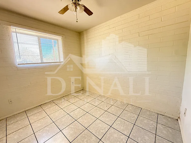 2232 E Burgess Ln — Photo 6