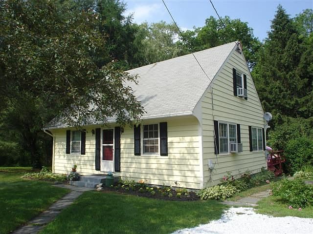 1st image of 994 Stoneleigh Ave