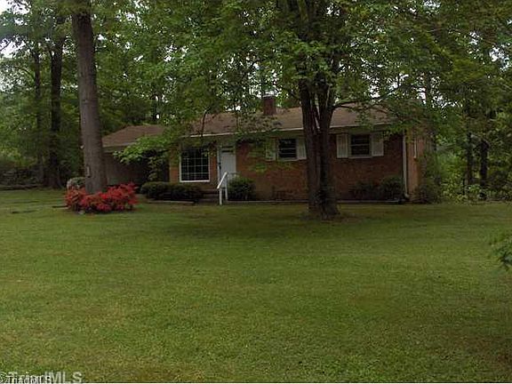 3rd image of 3820 Edgewood Terrace Dr