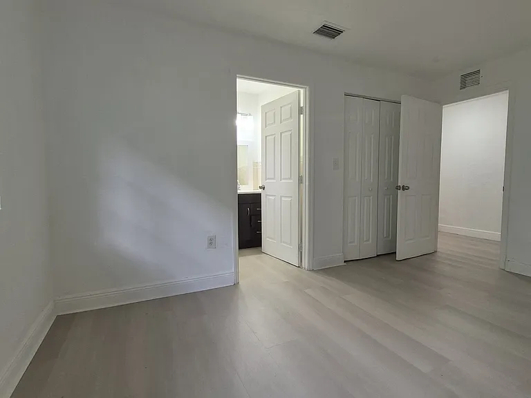 137 NW 58th St — Photo 7