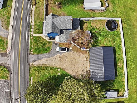 4th image of 1381 Main St