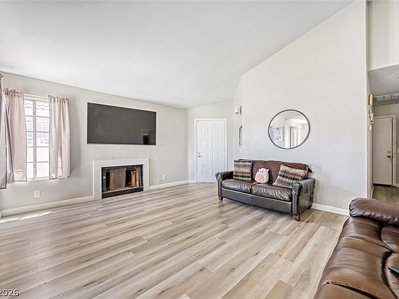 4th image of 1586 Angel Falls St