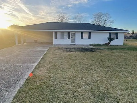 113 N Domingue Ave — Photo 1