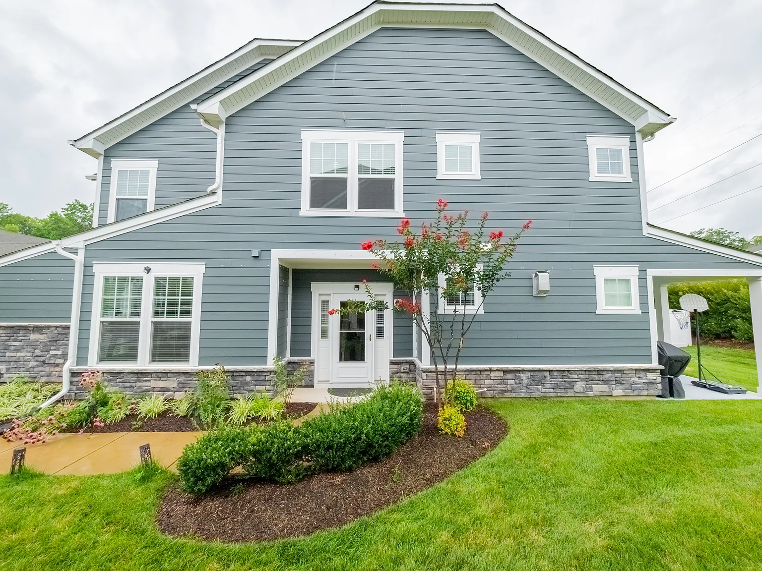 4 bed, 2.5 bath, 2152 sqft, $3,099 — Photo 4
