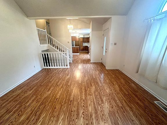 5th image of 4111 SE Minnesota Ave