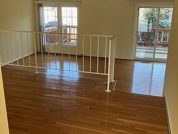 3rd image of 7 Shagbark Ct