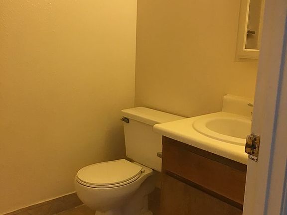 2nd image of 815 G St #9