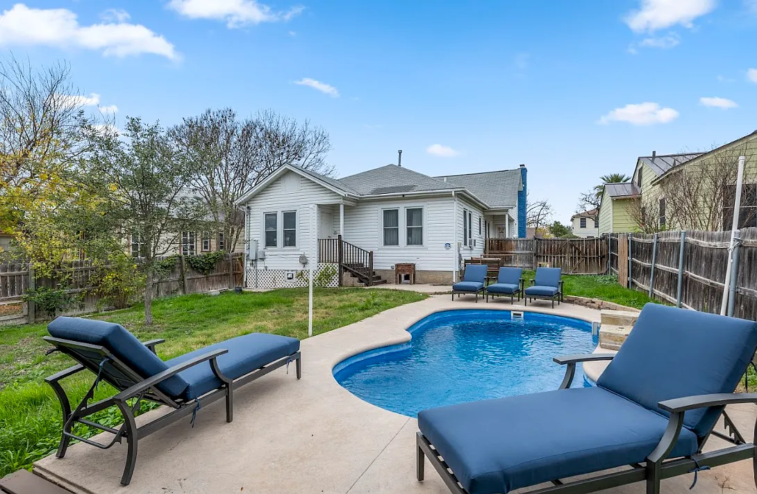 3 bed, $4,680 — Photo 2