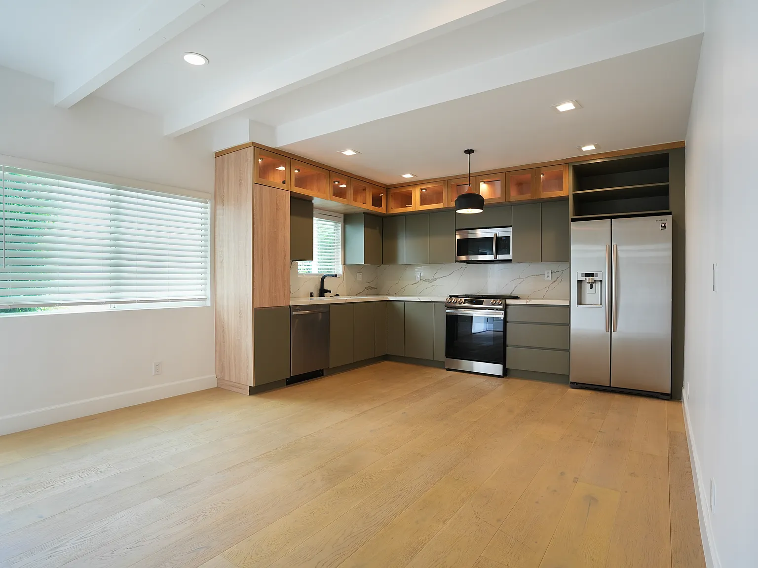 2135 N Lincoln Street Unit B, Burbank, CA 91504 — Photo 3