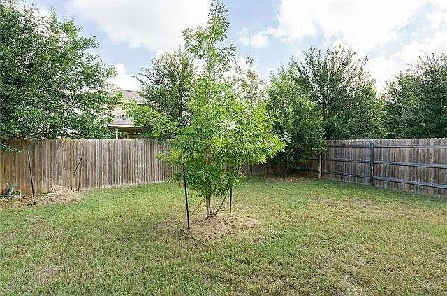 1512 Sugarberry Ln — Photo 7