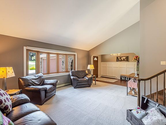 3rd image of 1813 Forest Ln