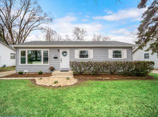 521 Bobby Ln, Mundelein, IL 60060