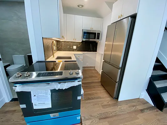 Rented by Safdie Realty Group | media 4