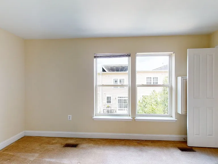 720 Barnes St NE — Photo 36