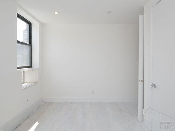 3rd image of 220A Kosciuszko St APT 3E