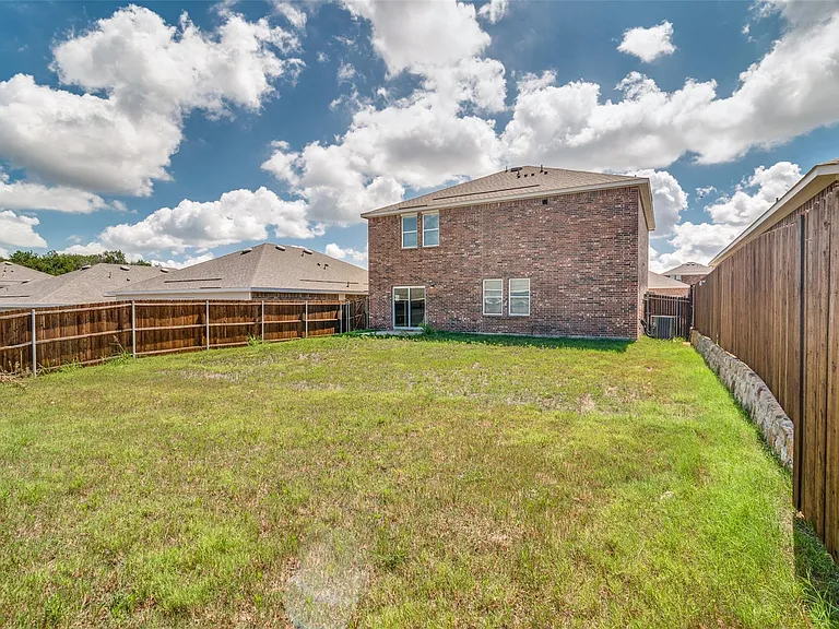 731 Yorkshire Dr — Photo 35