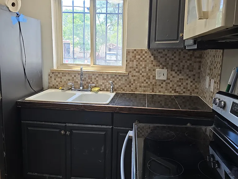 390 S Utica St — Photo 18