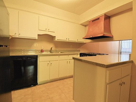 5th image of 1862 Poplar Woods Cir E APT 2