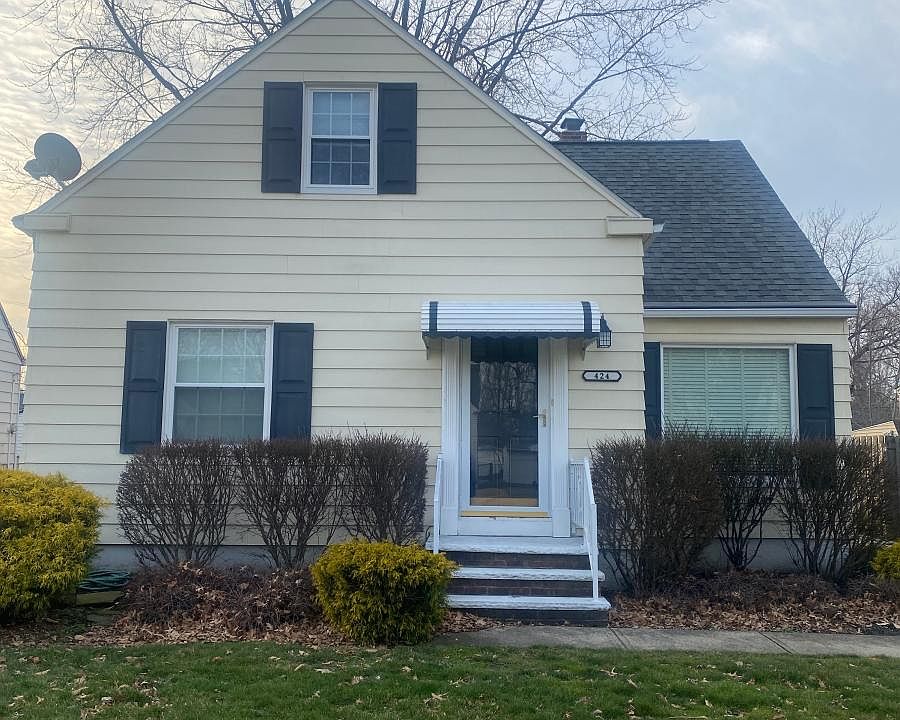 1st image of 424 E 274th St