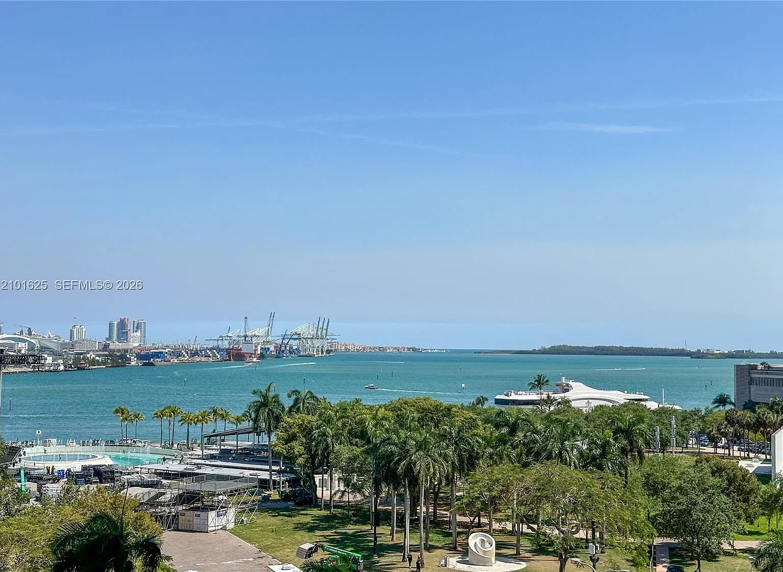 50 Biscayne Condo — Photo 1