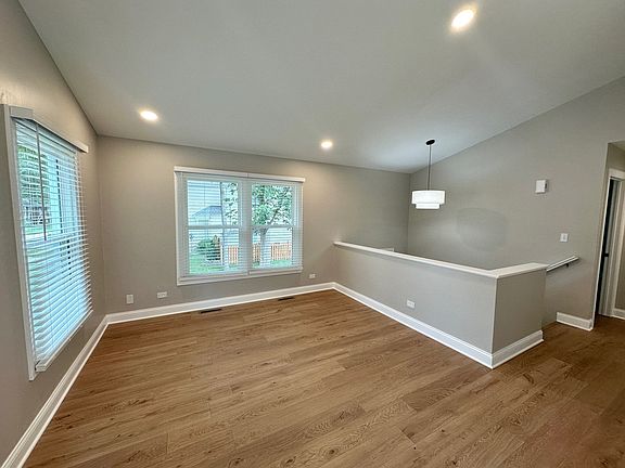 4th image of 3816 Illinois St
