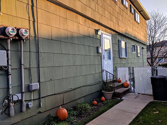 4th image of 340 Dongan Hills Ave